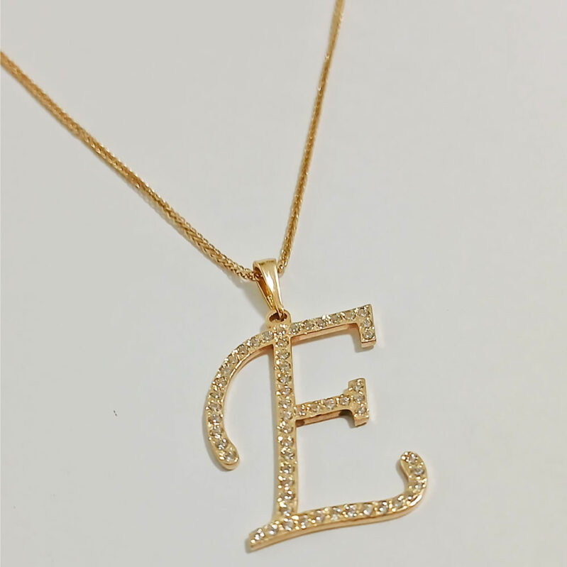 שרשרת זהב עם אות משובץ שרשרת שם ישראל